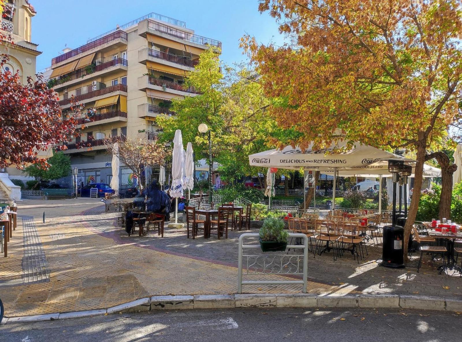 Aris- Queen On The Boulevard * Atena